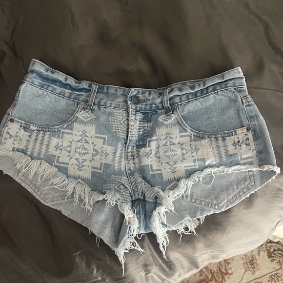 Tribal super short billabong laneway shorts - Picture 2 of 4